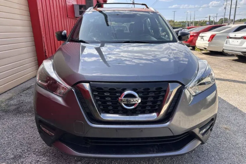 2019 Nissan Kicks SR photo 1