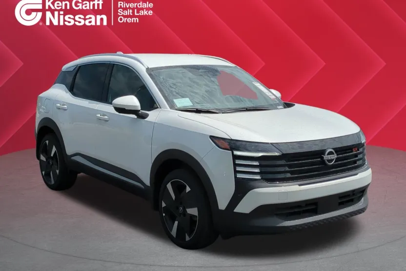 2025 Nissan Kicks SR photo 1