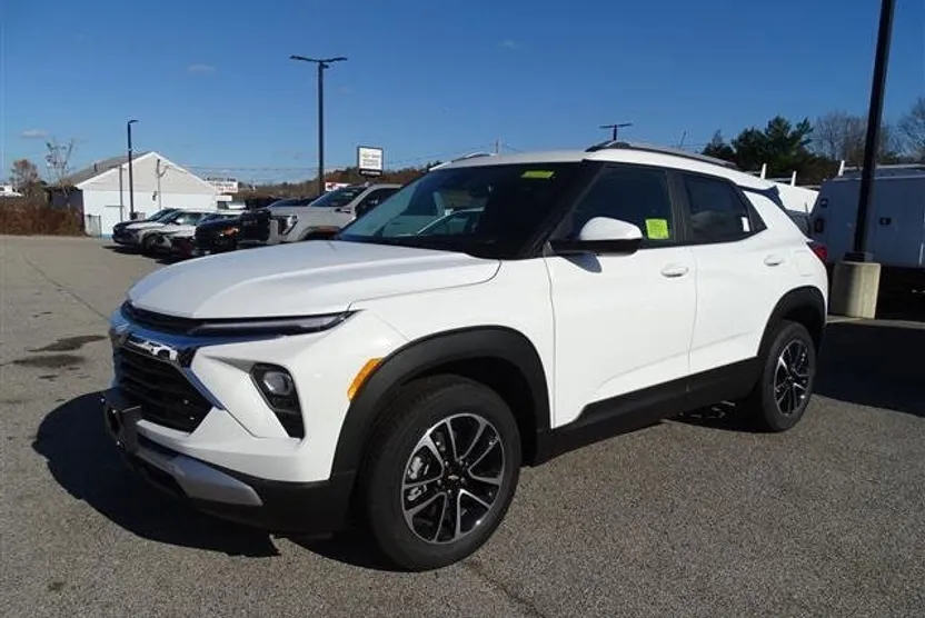 2025 Chevrolet Trailblazer LT photo 1