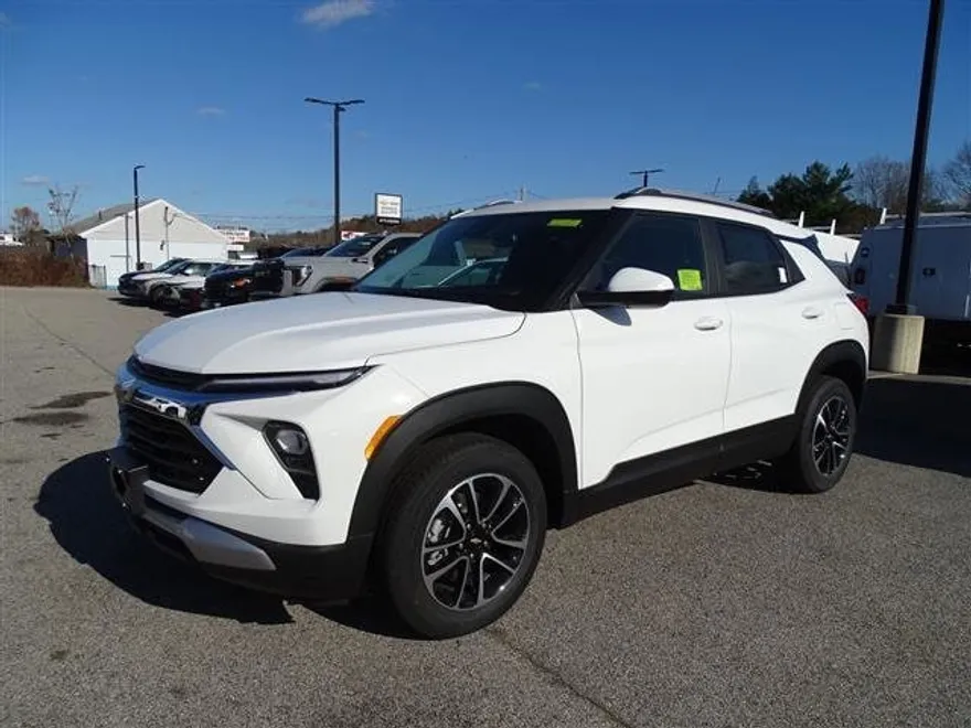 2025 Chevrolet Trailblazer LT photo 1