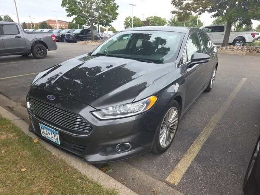 2016 Ford Fusion SE photo 1