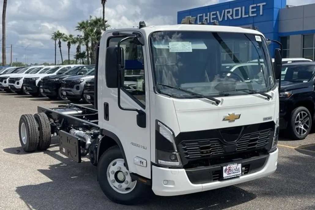 2025 Chevrolet Silverado 4500HD photo 1