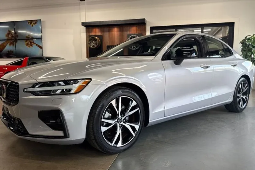 2025 Volvo S60 B5 Core photo 1