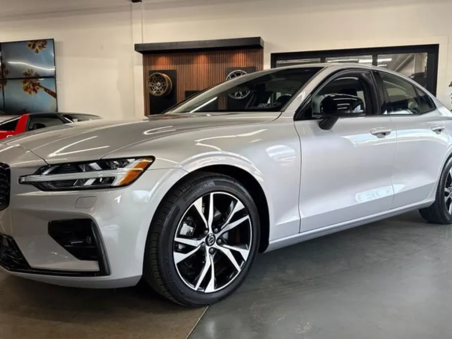 2025 Volvo S60 B5 Core photo 1