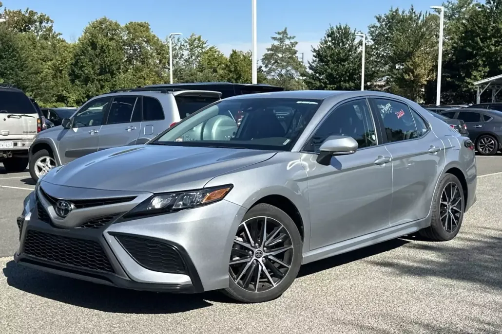 2024 Toyota Camry SE photo 1