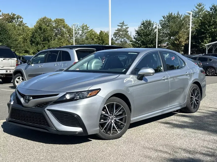 2024 Toyota Camry SE photo 1