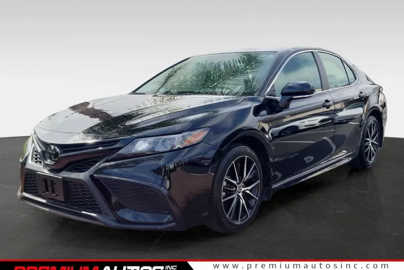 2024 Toyota Camry SE photo 1