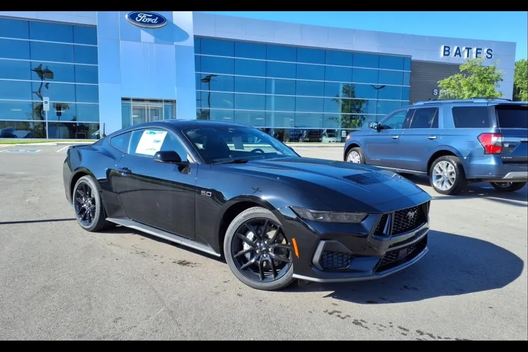 2025 Ford Mustang GT Premium photo 1