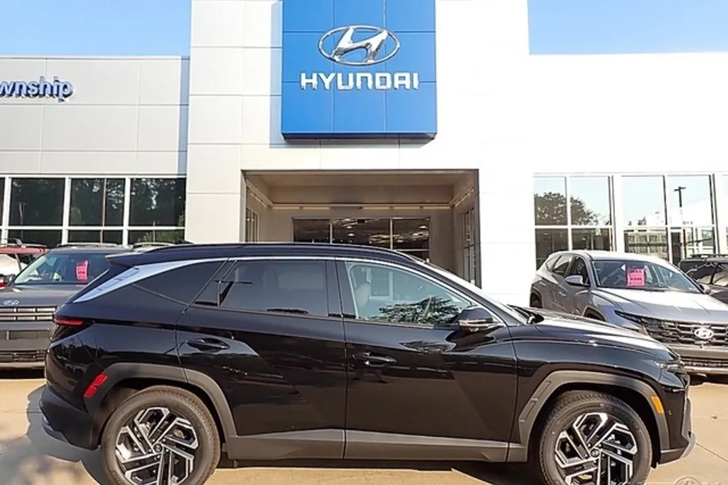 2025 Hyundai Tucson Limited photo 1