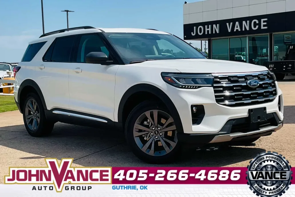 2025 Ford Explorer photo 1