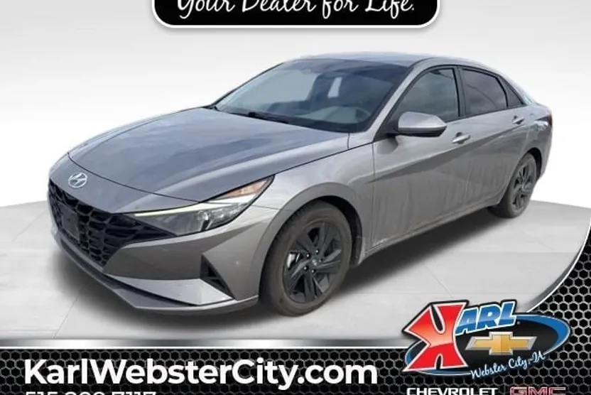 2022 Hyundai Elantra SEL photo 1