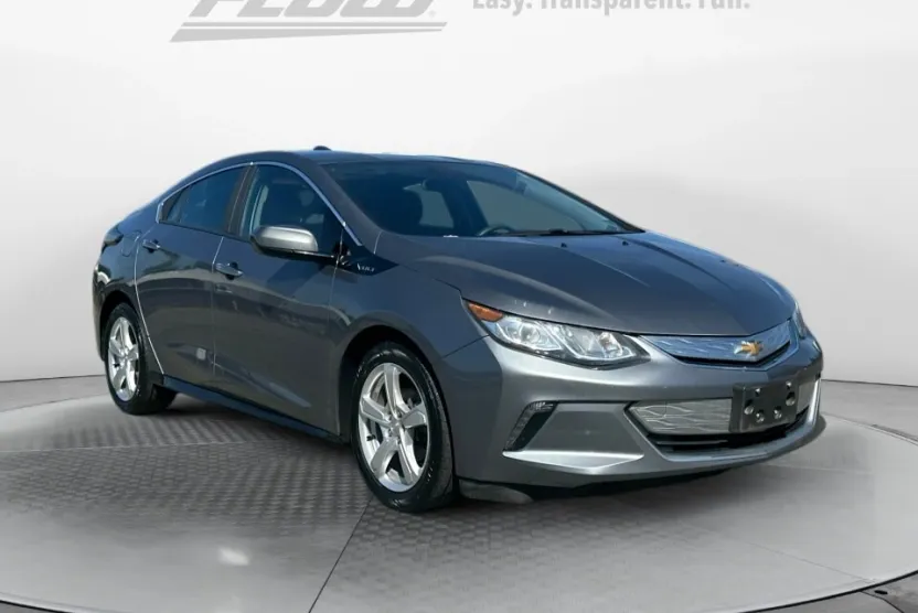 2019 Chevrolet Volt LT photo 1