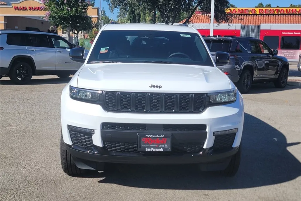 2025 Jeep Grand Cherokee Limited photo 1