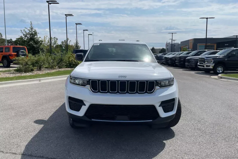 2025 Jeep Grand Cherokee Laredo X photo 1