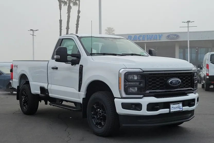 2023 Ford F-350 photo 1