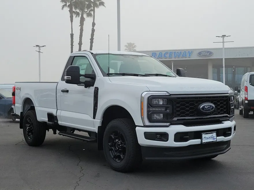 2023 Ford F-350 photo 1