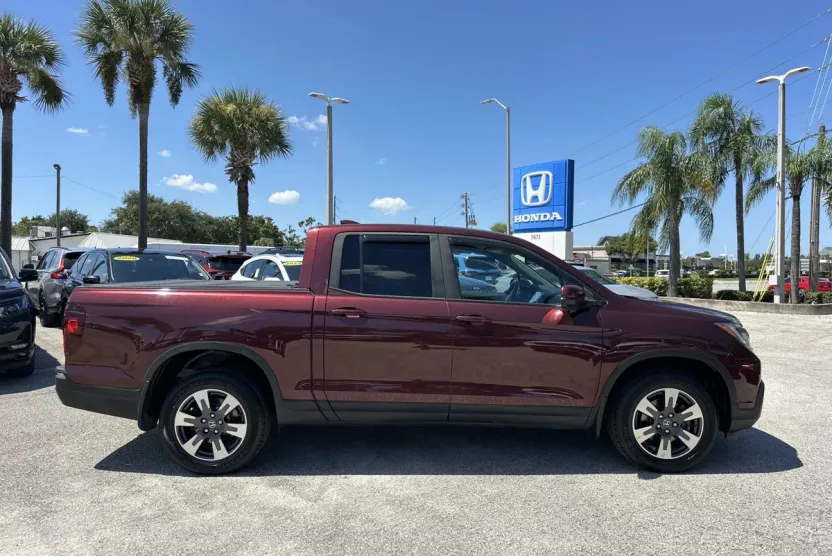 2017 Honda Ridgeline RTL-T photo 1