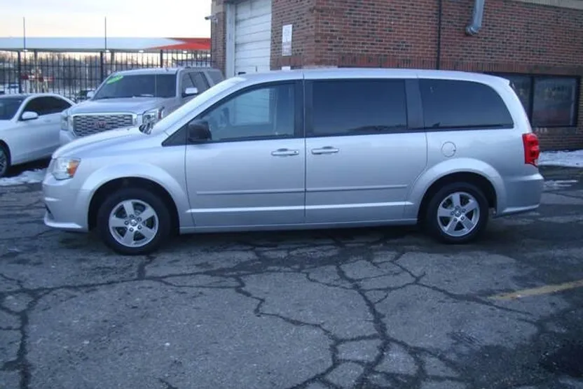 2012 Dodge Grand Caravan SE photo 1