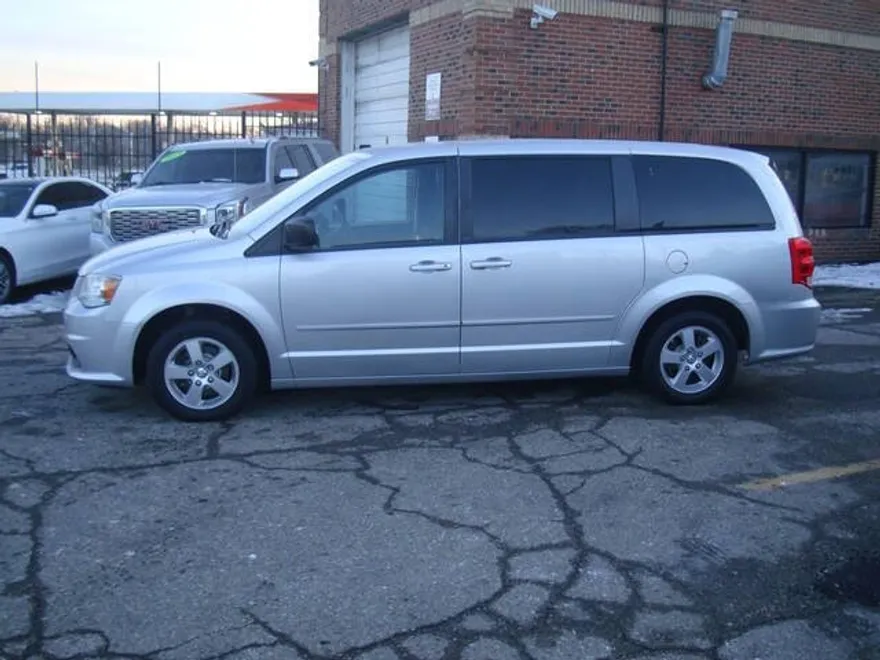 2012 Dodge Grand Caravan SE photo 1