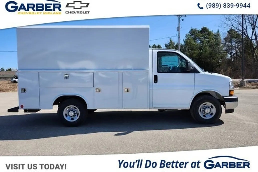 2025 Chevrolet Express Cutaway 3500 photo 1
