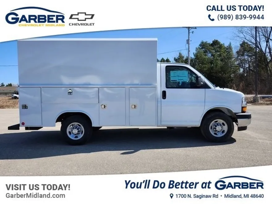 2025 Chevrolet Express Cutaway 3500 photo 1