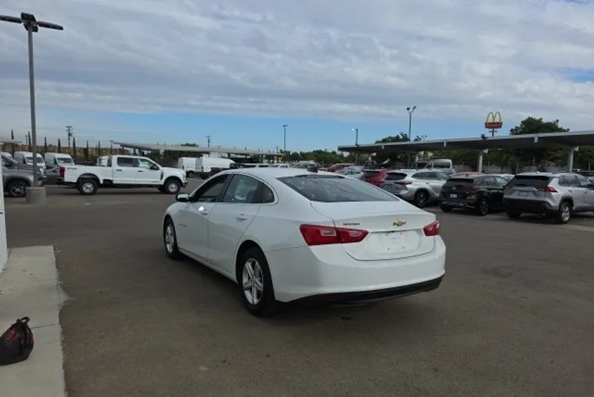 2022 Chevrolet Malibu photo 1