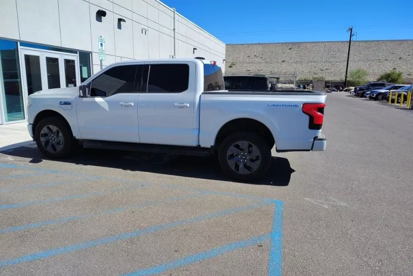 2025 Ford F-150 Lightning photo 1