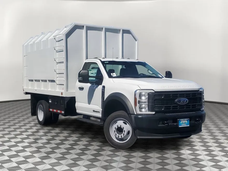 2024 Ford F-550 photo 1