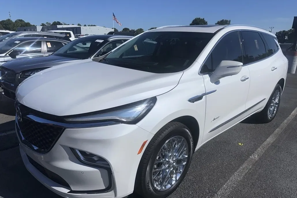 2023 Buick Enclave Avenir photo 1