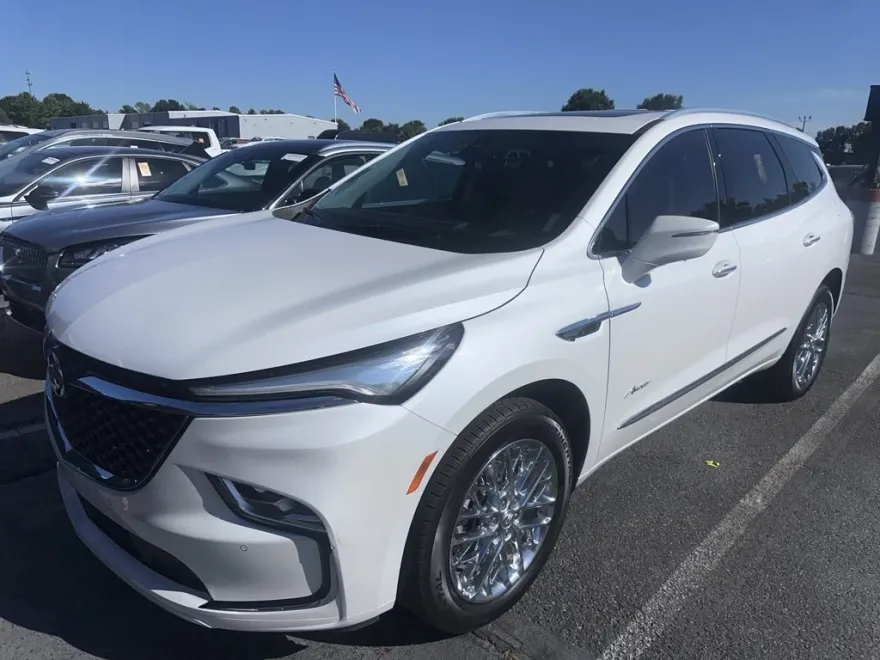 2023 Buick Enclave Avenir photo 1