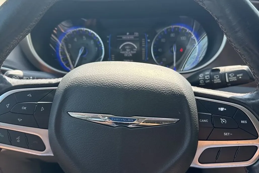 2019 Chrysler Pacifica Touring L photo 1