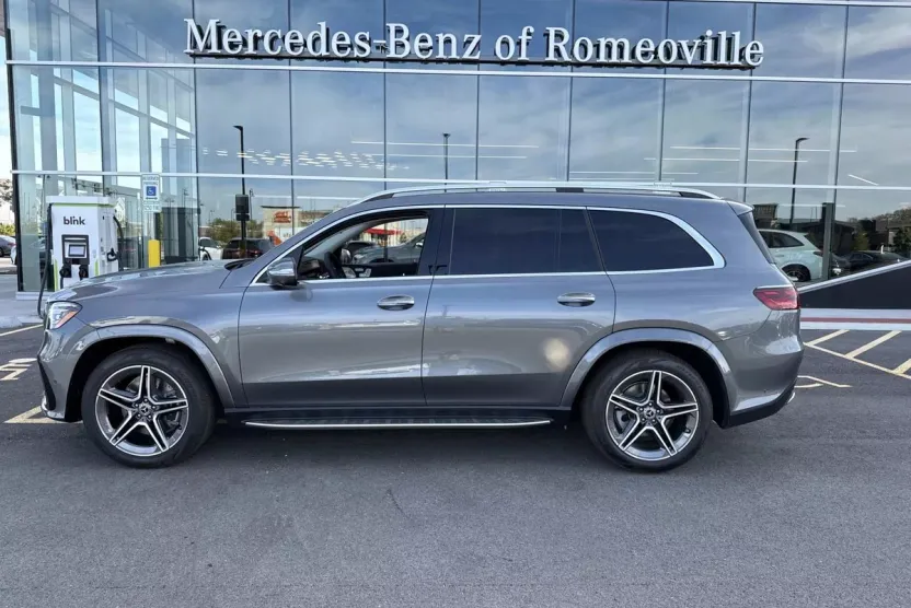 2026 Mercedes Benz GLS 450 4MATIC photo 1