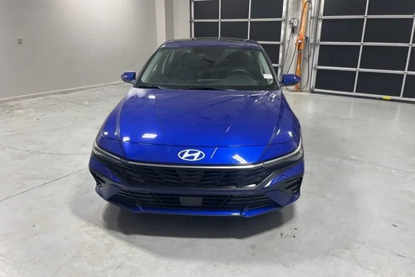 2025 Hyundai Elantra SEL Convenience photo 1