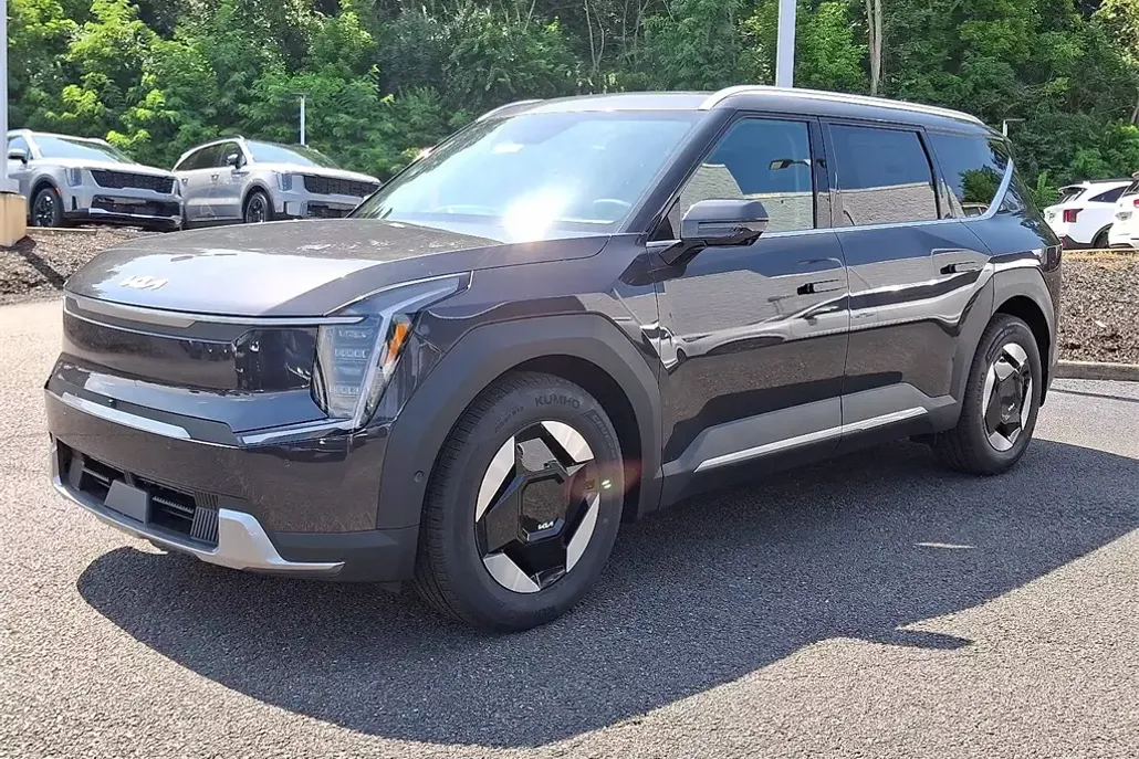 2026 Kia EV9 Wind photo 1