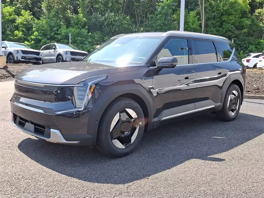 2026 Kia EV9 Wind photo 1