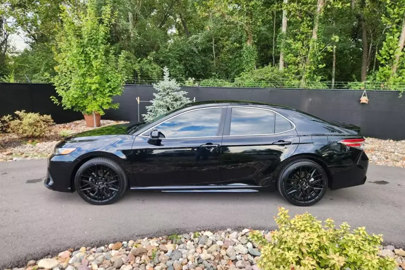 2018 Toyota Camry SE XLE photo 1