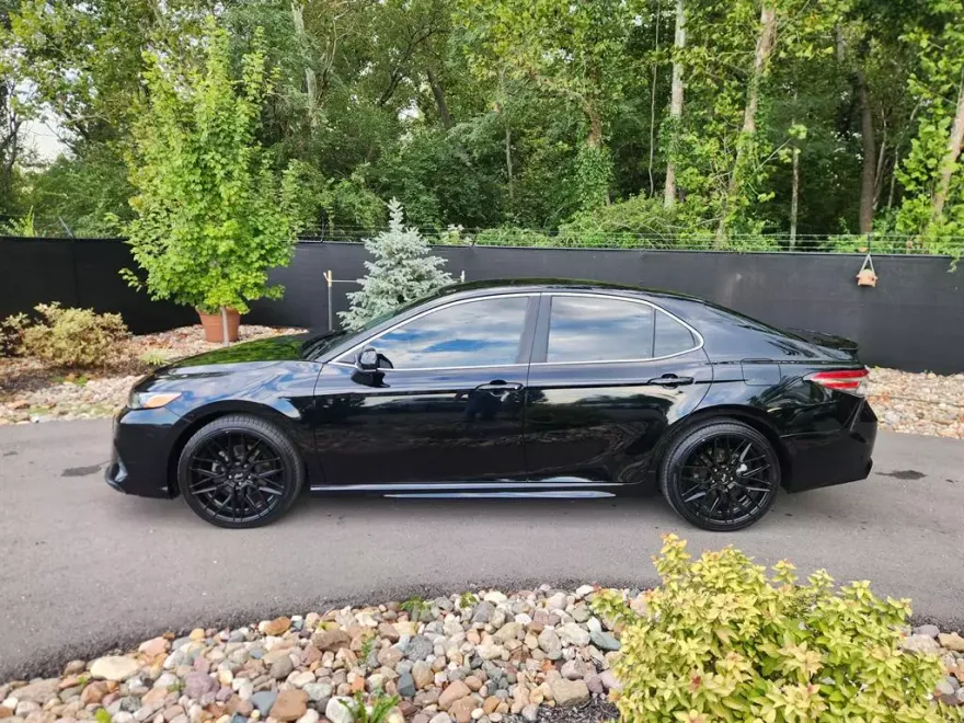 2018 Toyota Camry SE XLE photo 1
