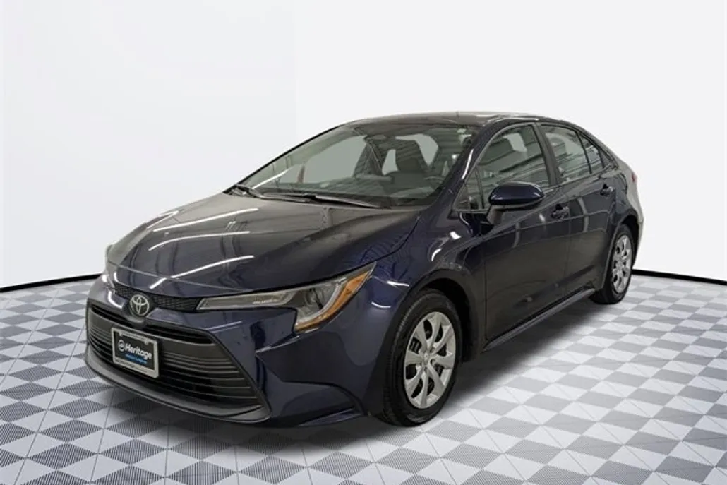 2024 Toyota Corolla LE photo 1