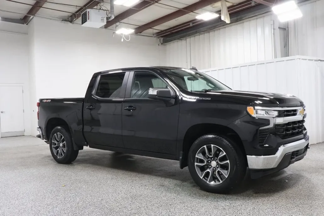2022 Chevrolet Silverado 1500 LT photo 1