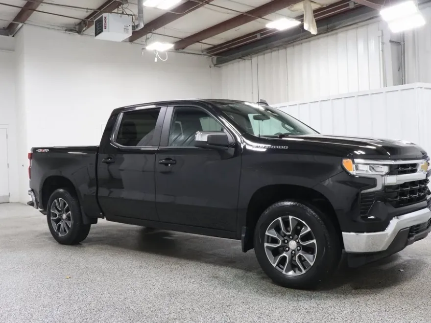 2022 Chevrolet Silverado 1500 LT photo 1