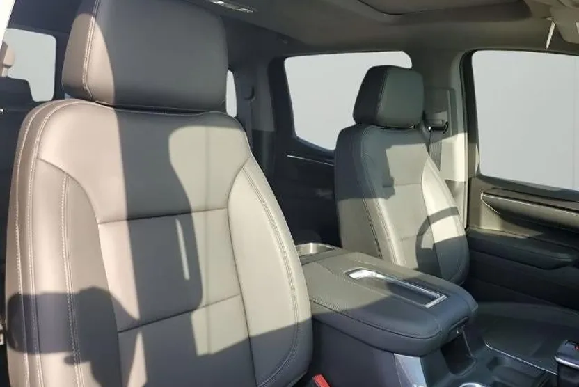 2022 Chevrolet Silverado 1500 LTZ photo 1