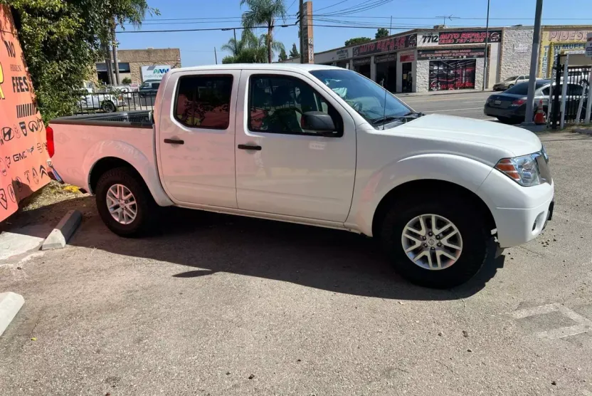 2019 Nissan Frontier Crew Cab SV photo 1