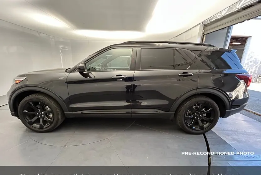 2023 Ford Explorer ST-Line photo 1