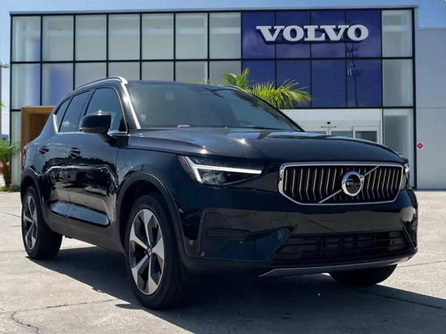 2025 Volvo XC40 Core photo 1