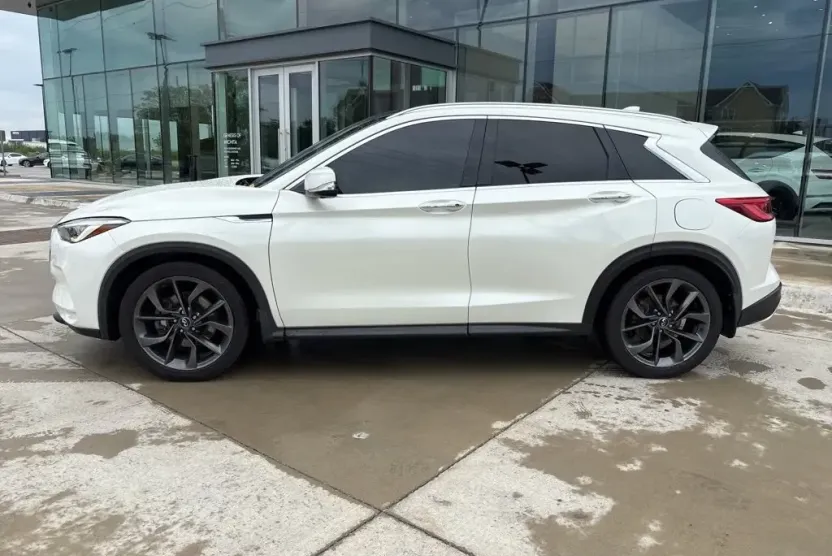 2019 Infiniti QX50 Essential AWD photo 1
