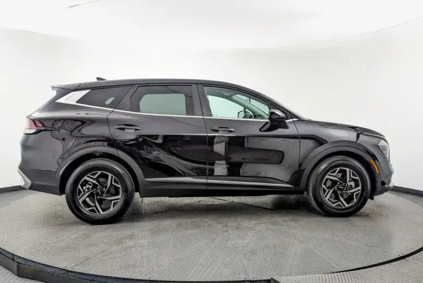 2024 Kia Sportage LX photo 1