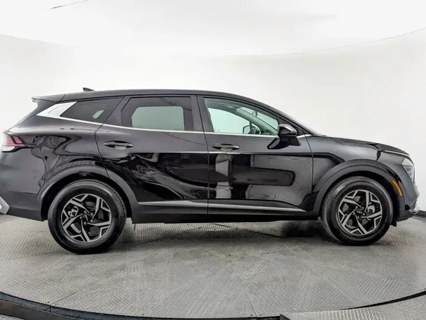 2024 Kia Sportage LX photo 1