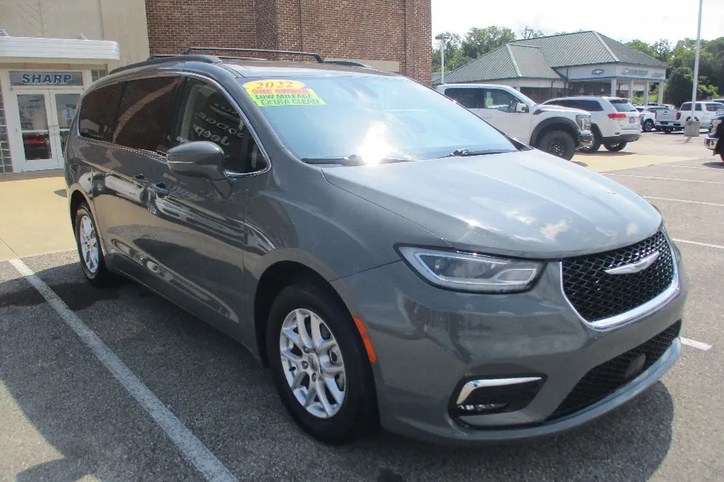 2022 Chrysler Pacifica Touring L photo 1