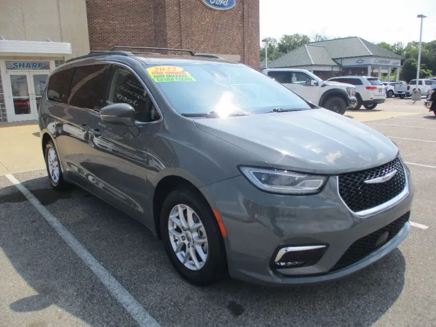 2022 Chrysler Pacifica Touring L photo 1
