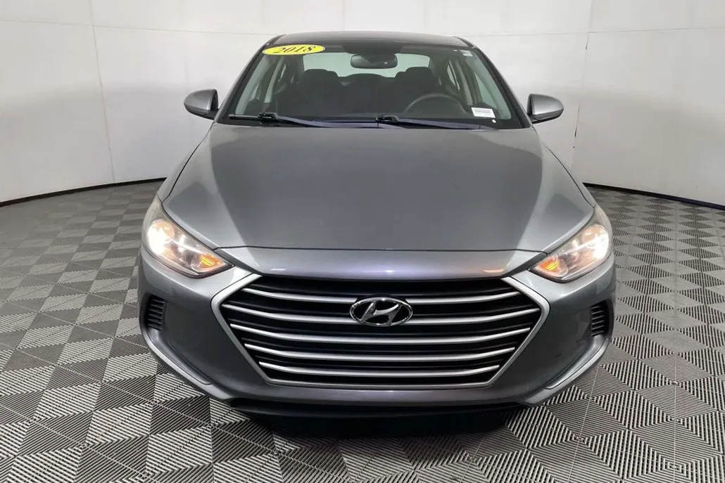 2018 Hyundai Elantra SEL photo 1